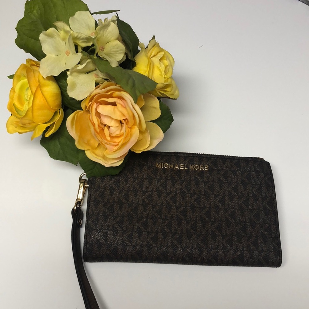 🌸Michael Kors Jet Set Double Zip Wristlet🌸